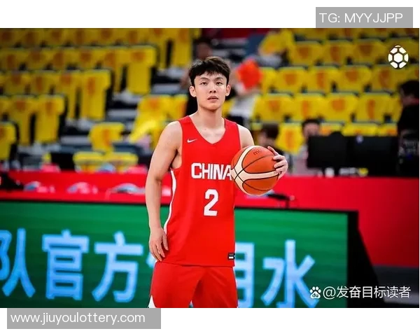 男篮集训早晨气氛轻松张镇麟徐杰亲密互动四名球员因故缺席训练