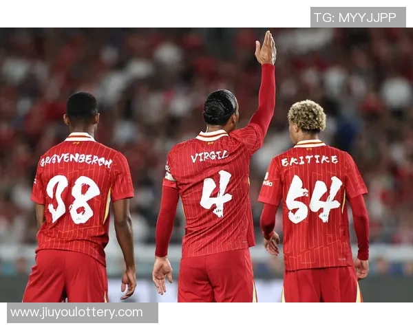 上海队迎战横滨水手全力争胜展现中日足球对抗魅力